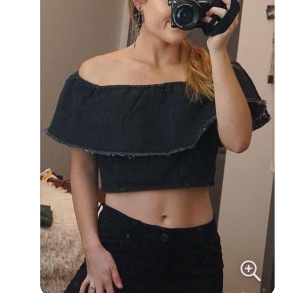 American Eagle Outfitters Tops - American Eagle black cropped cold shoulder top M
